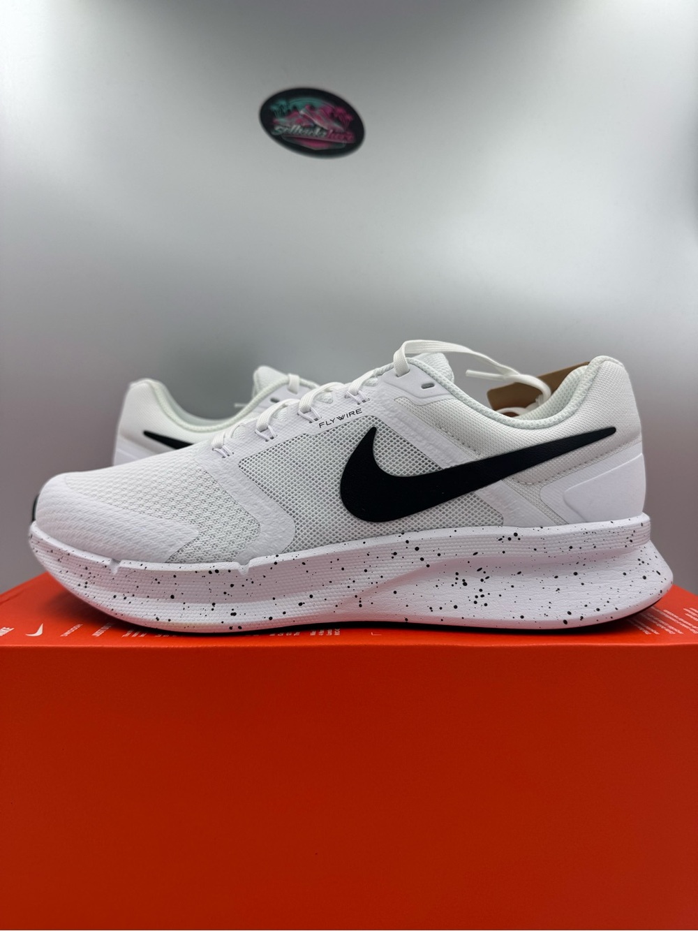 Nike Run Swift 3 SE White Black BRAND NEW Size 10 Women - Picture 2 of 8